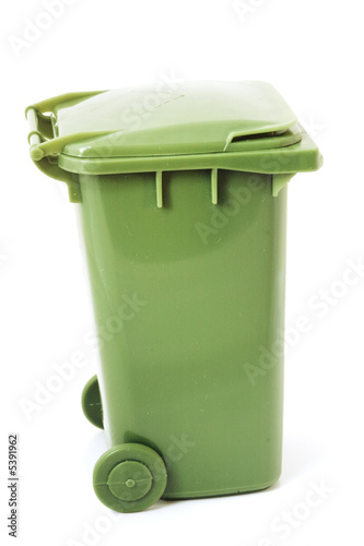 Green closed wheely recycling bin