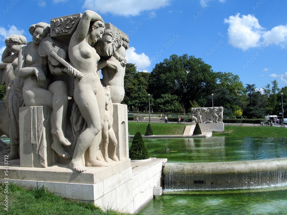 Obraz premium Brunnen vorm Palais de Chaillot