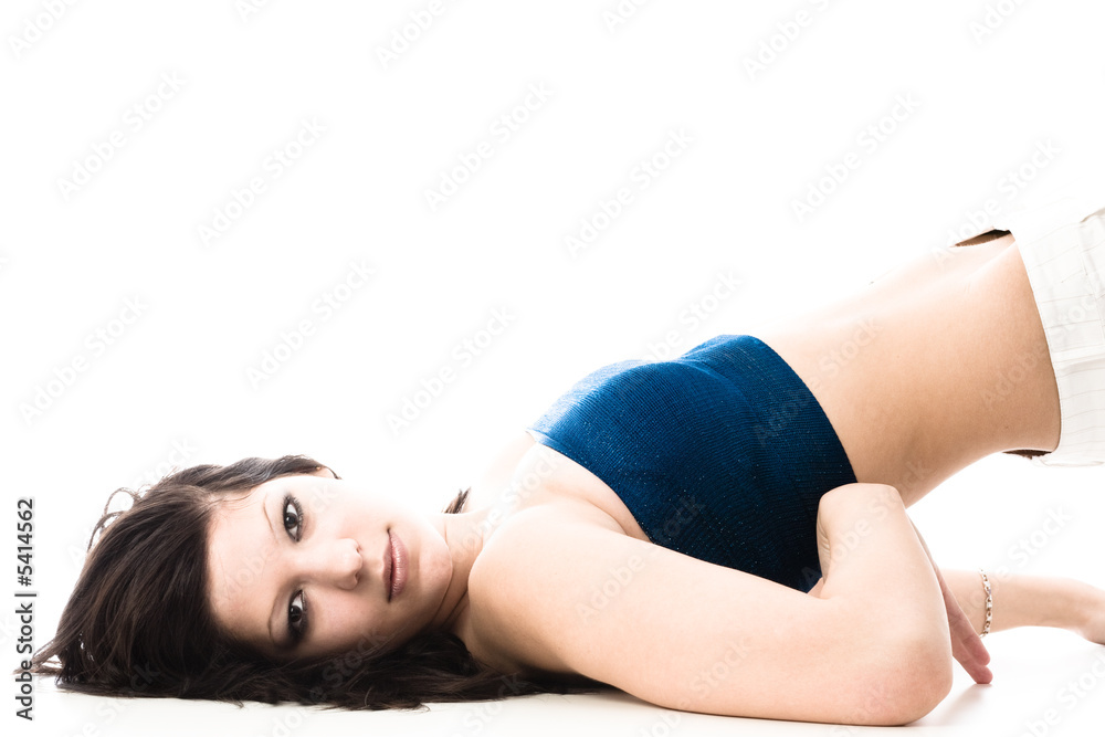 Brünette Frau liegend mit hochgehobenen Becken Brünette Frau liegend mit hochgehobenen Becken