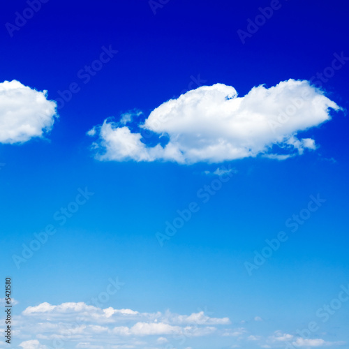 Fototapeta Naklejka Na Ścianę i Meble -  The blue sky is covered by white fluffy clouds.