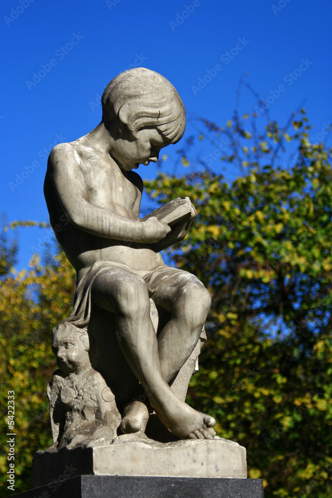 Reader statue