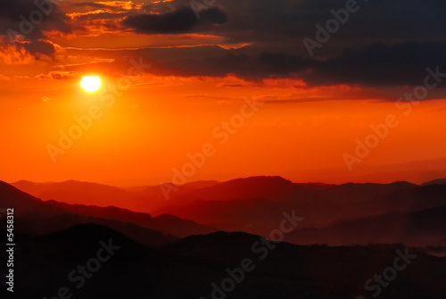 Sonnenuntergang ueber Gebirge no.3 © studali
