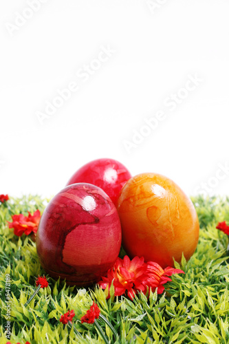 Ostern, Ostereier auf Wiese photo