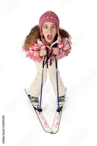skieur enfant en chasse neige
