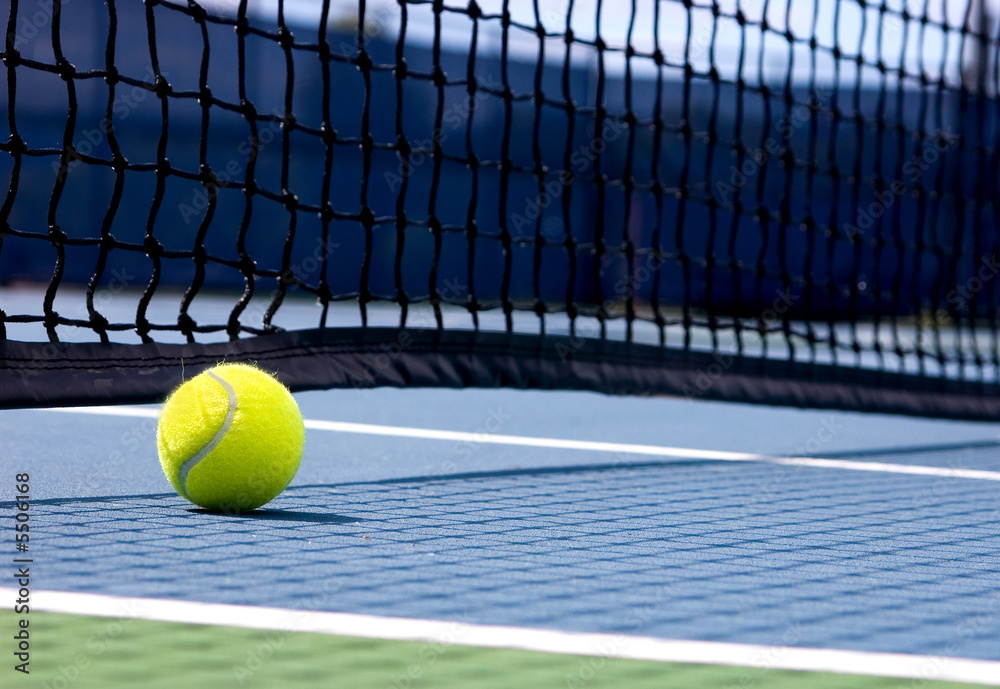 Tennis ball on the court - obrazy, fototapety, plakaty 