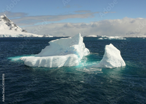 Fototapeta icebergs in antarctica.