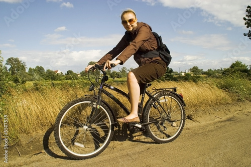 Fototapeta Naklejka Na Ścianę i Meble -  girl with bicycle