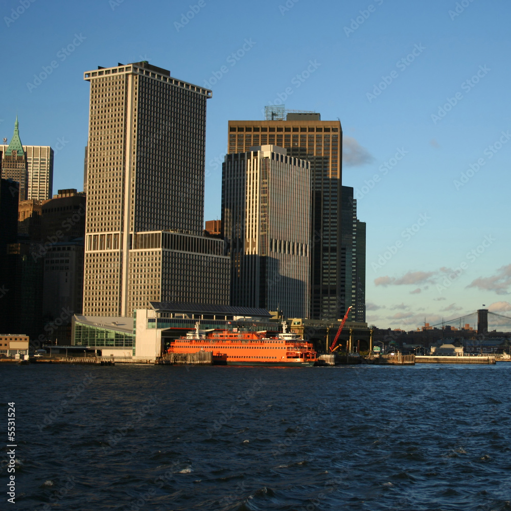 Fototapeta premium Staten Island ferry and Lower Manhattan skyline