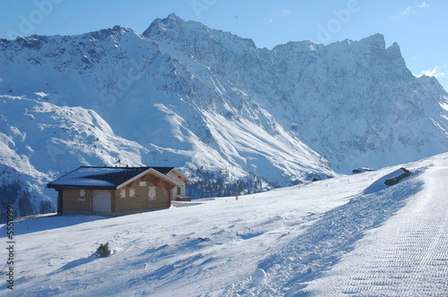 panorama of snowy mountains in the sunny swiss alps © nagib