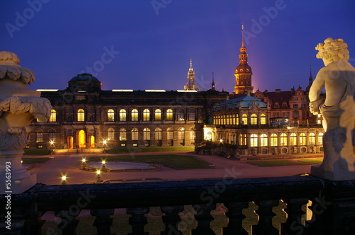 dresdner zwinger bei nacht