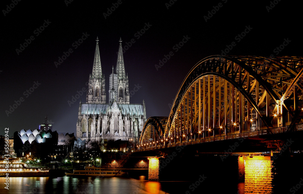 Fototapeta premium Cologne illuminé