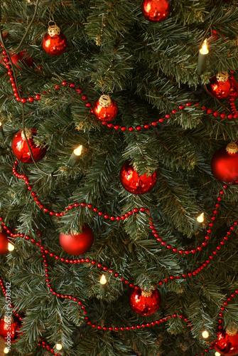 Christbaumkugeln am Weihnachtsbaum