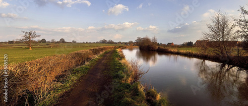 Slika na platnu Towpath on the the worcester and birmingham canal