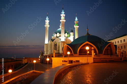 kul scharif moschee in kazan bei nacht