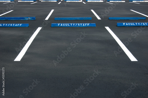Tapety artystyczne Empty parking lot - freshly painted surface