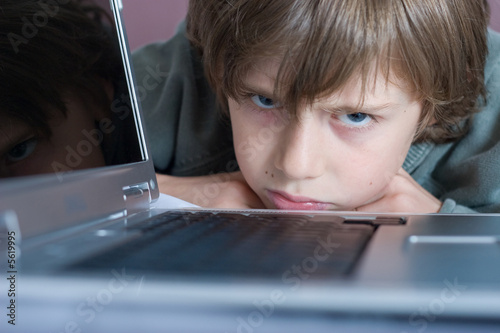 Tableau sur toile enfant informatique apprendre école difficulté