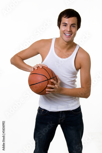 Playing basketball © Geo Martinez