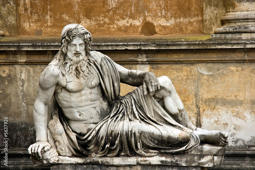 Sculpture of the man 