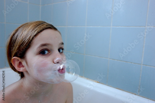 mädchen in der wanne