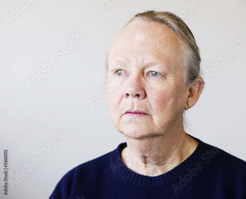 Εκτύπωση καμβά Portrait of a senior woman looking towards a light source.