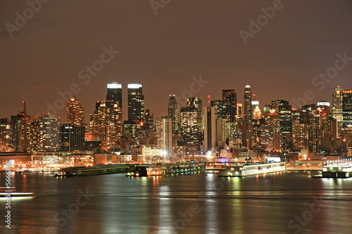 Fototapeta Naklejka Na Ścianę i Meble -  Manhattan Skyline at Christmas Eve