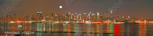 Manhattan panaroma skyline at Christmas Eve