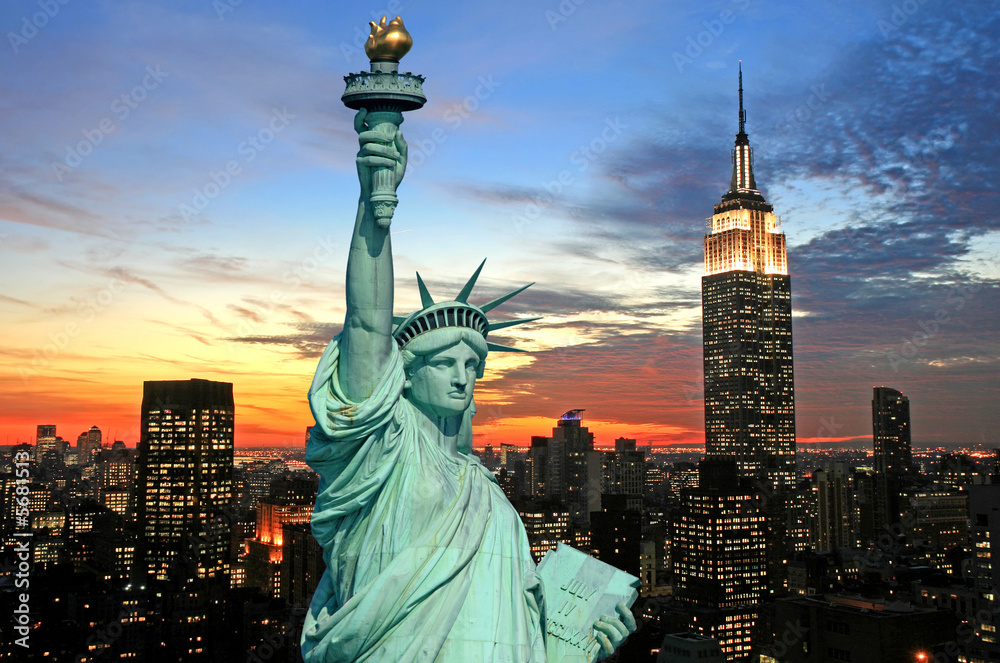 The Statue of Liberty and New York City skyline - obrazy, fototapety, plakaty 