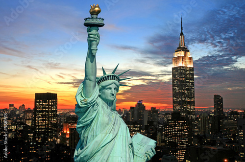 Statua wolności i panoramę Nowego Jorku