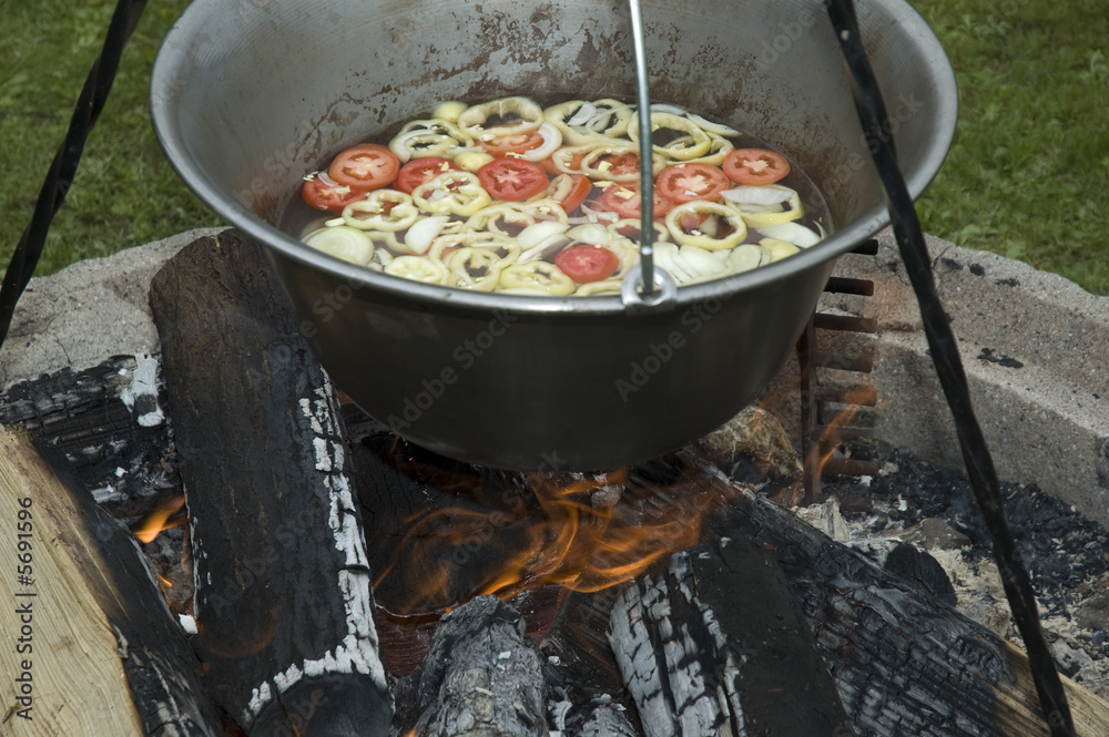 Gulasch auf Feuer Gulasch auf Feuer