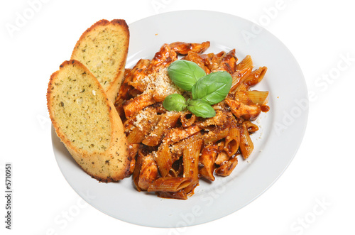Penne pasta with chicken ina tomato sauce with garlic bread