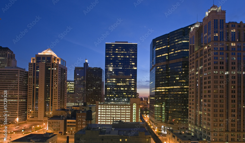 Obraz premium Sunset seen from Downtown Chicago