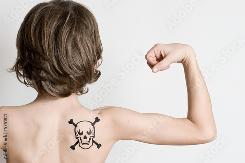 Tatouage Enfant Tete Mort Dos Costaud Fort Stock Photo Adobe Stock Tatouage Enfant Tete Mort Dos Costaud Fort Stock Photo Adobe Stock