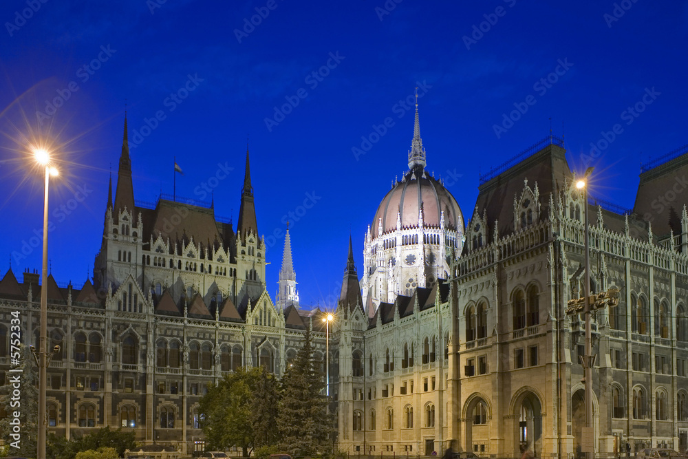 parlement au crépuscule, budapest