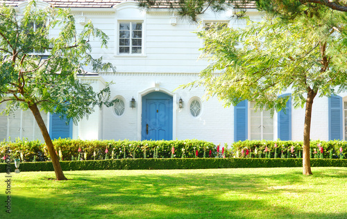 Fototapeta Naklejka Na Ścianę i Meble -  Image of a Beautiful Home In Southern California