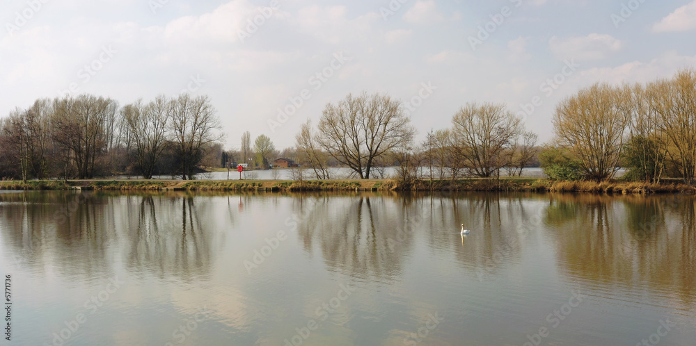 lake water kingsbury water park warwickshire midlands 