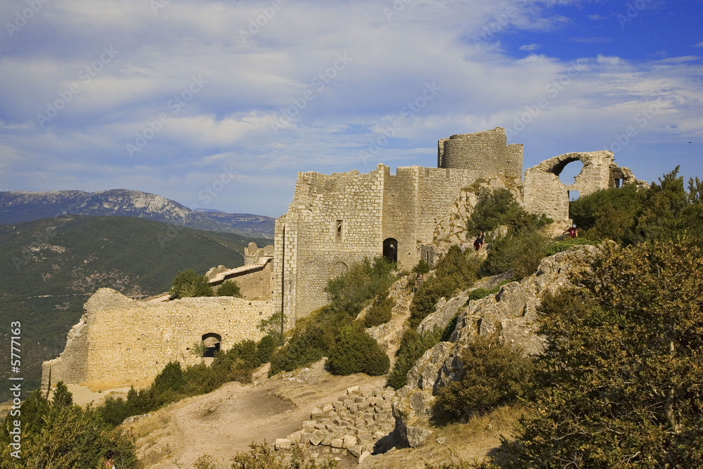 roussillon : chateau cathare de puilaurens