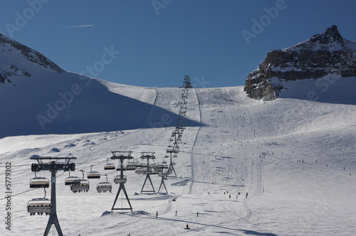 Skilift und Skipiste