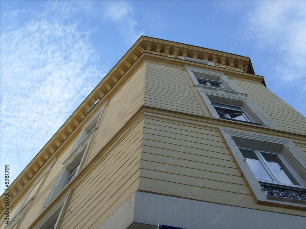 angle façade
