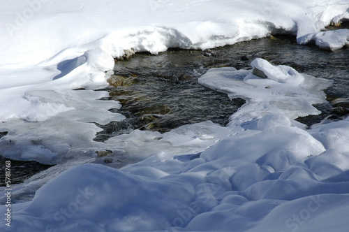 eivière enneigée