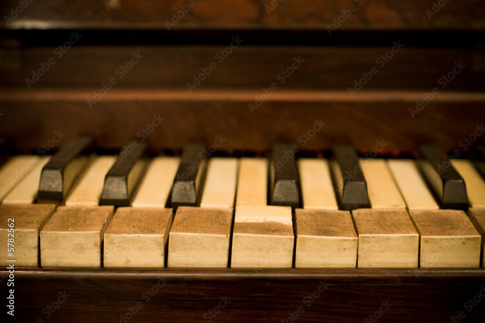 piano touche instrument nostalgie mélodie ancien Photos | Adobe Stock
