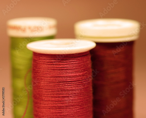 Spools of sewing thread in green and red