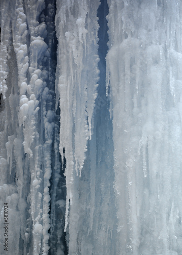 Fototapeta Naklejka Na Ścianę i Meble -  blue ice background with icicles.