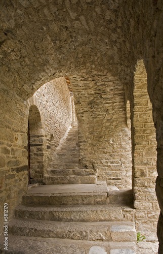 roussillon : abbaye saint martin du canigou