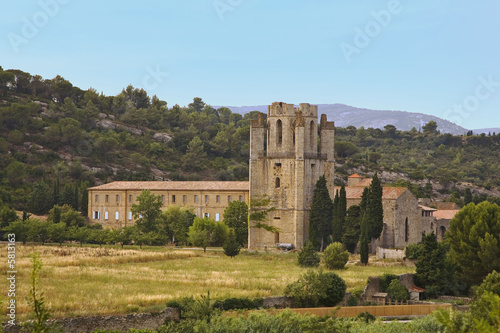 roussillon : lagrasse, abbaye sainte marie d'orbieu photo