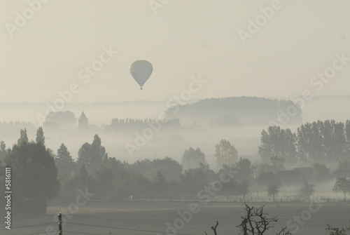 MONTGOLFIERE DANS LE PEVELOIS