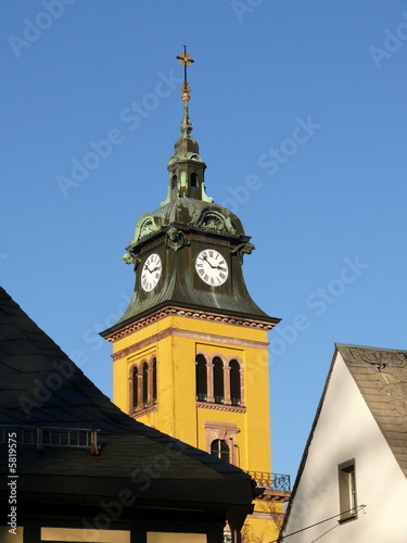 Dächer vor Kirche  photo