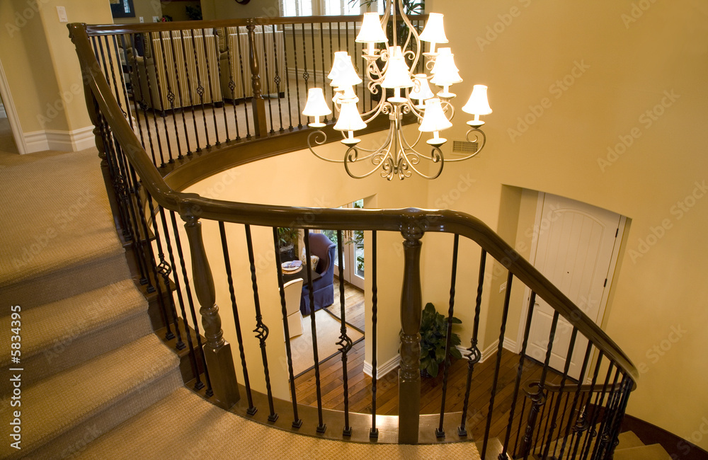 Obraz premium Winding staircase and chandelier.