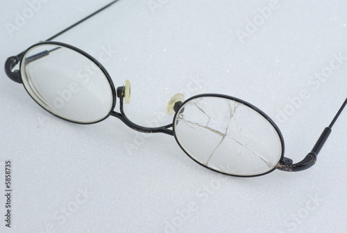 Zerbrochene brille