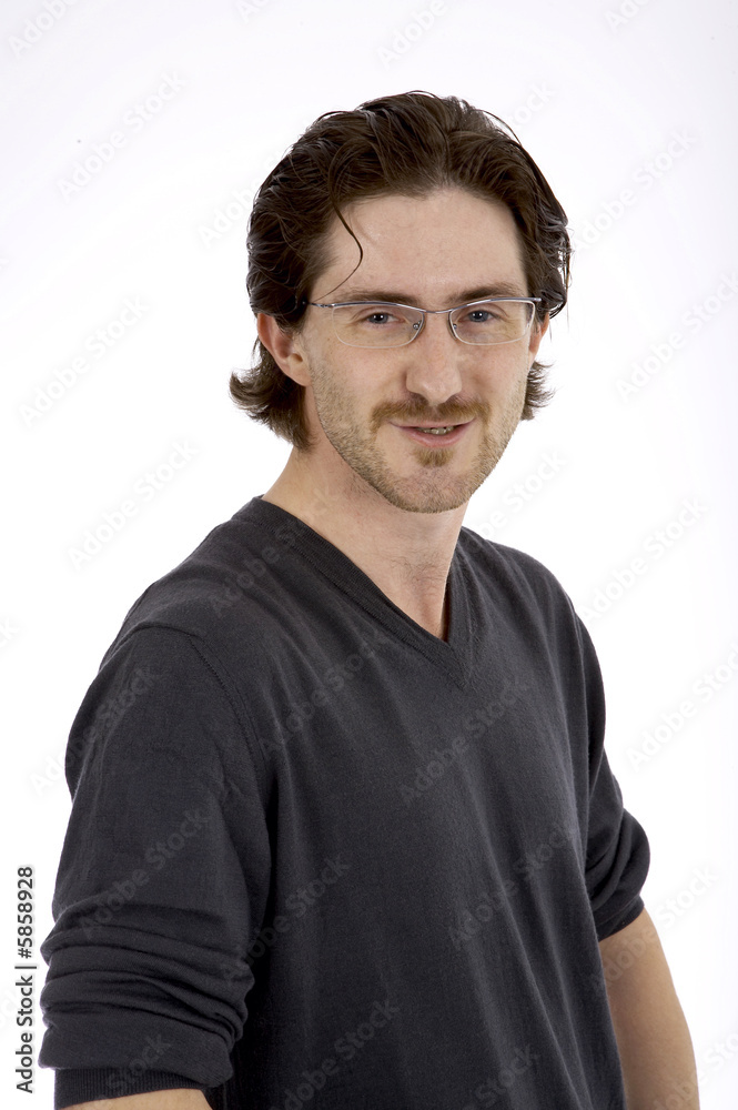 junger mann mit pulli