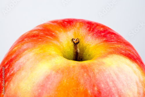 Apfel in Rot und Gelb mit Stengel